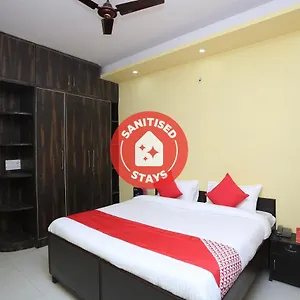 Oyo 28172 Golden Palace Hotel